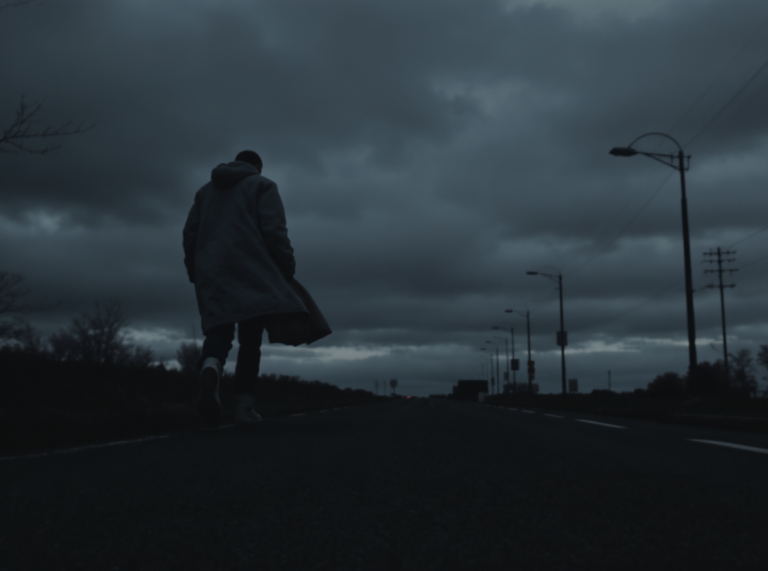 Hombre de espaldas caminando, transmitiendo distancia y frialdad, inspirado en el poema "Eres un hombre sin alma" de Yelsi Vega.